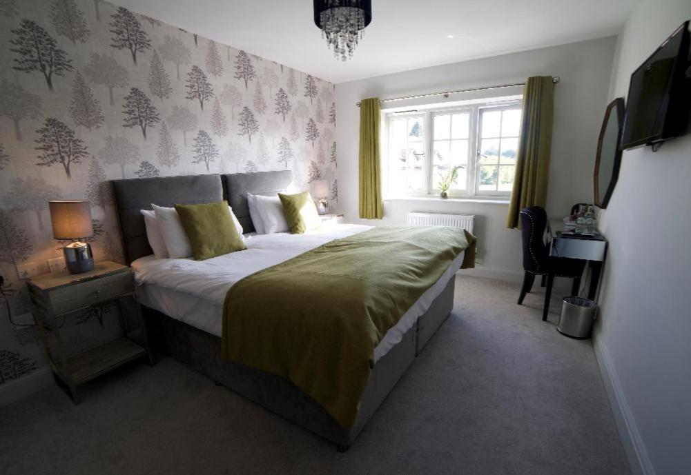 The Binsted Inn Alton  Extérieur photo